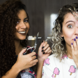 VÍDEO: Cortando cabelo cacheado em casa – com Camilla Santana